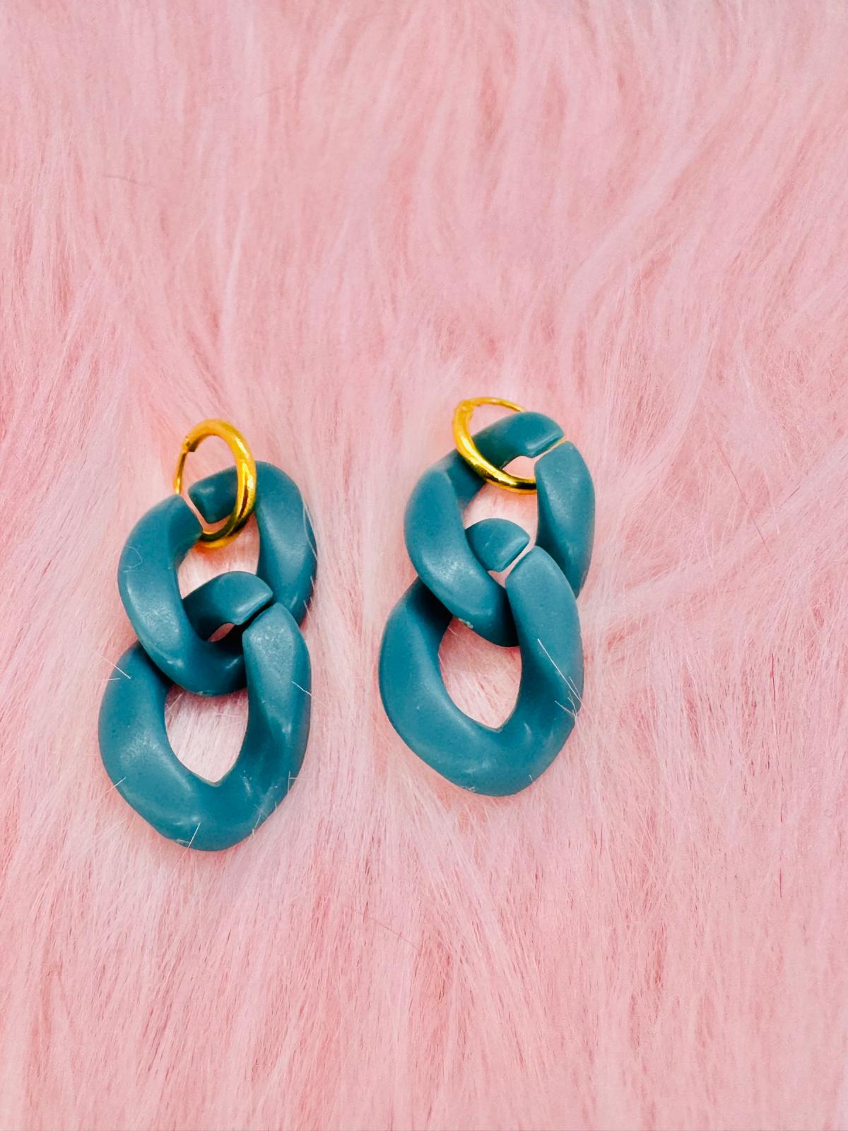 Boucle d'oreille en grosse maille mat rose vintage
