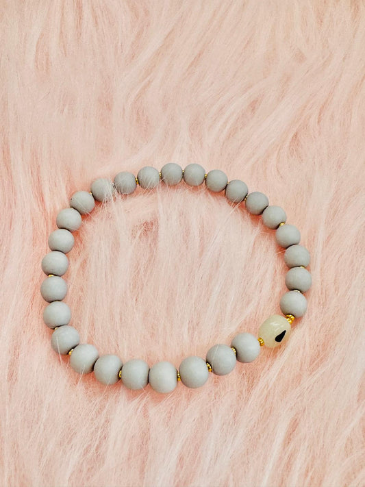 Bracelet Perles Grises et Dorées avec Cœur