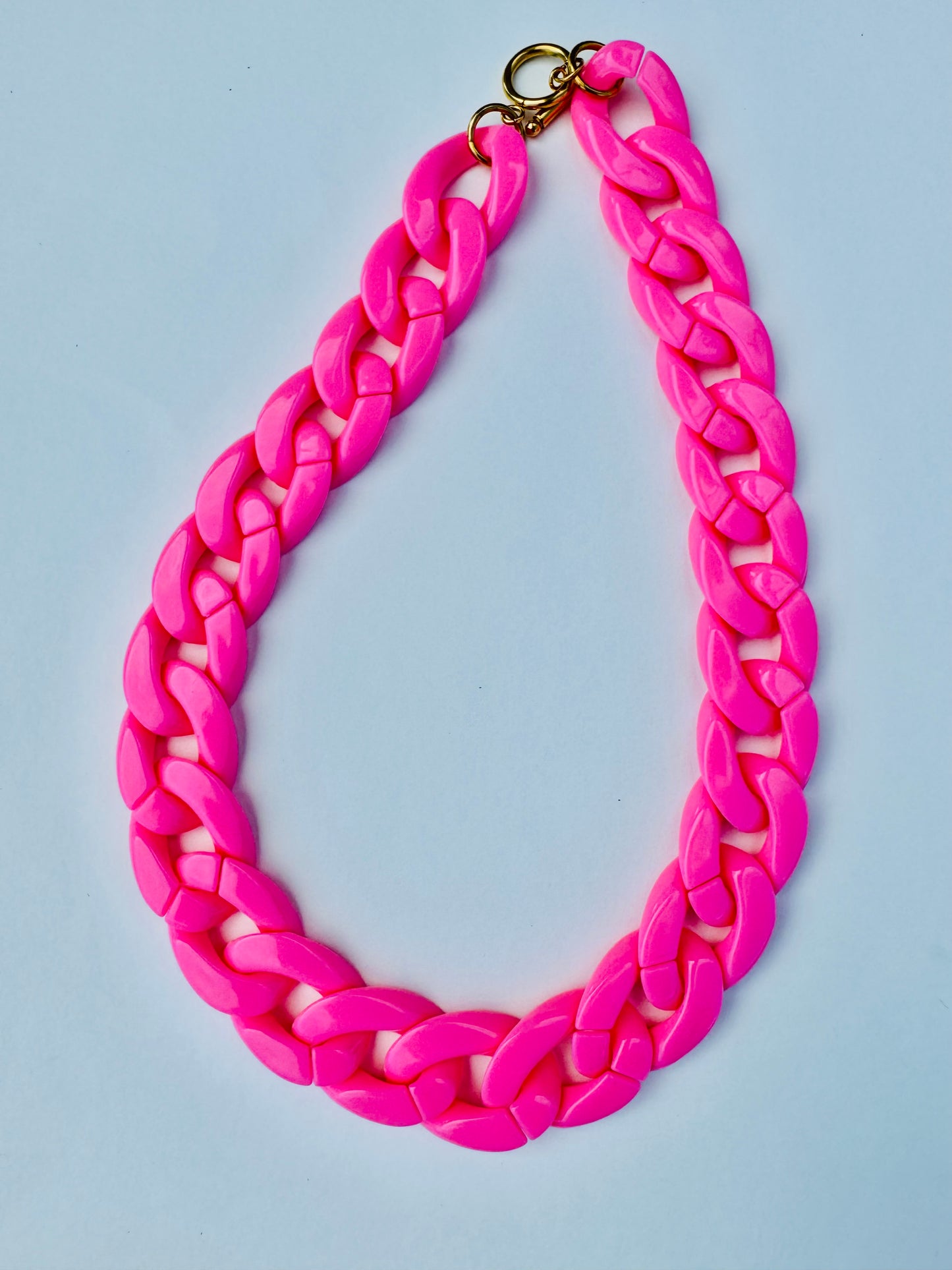 Collier en grosse maille rose hot