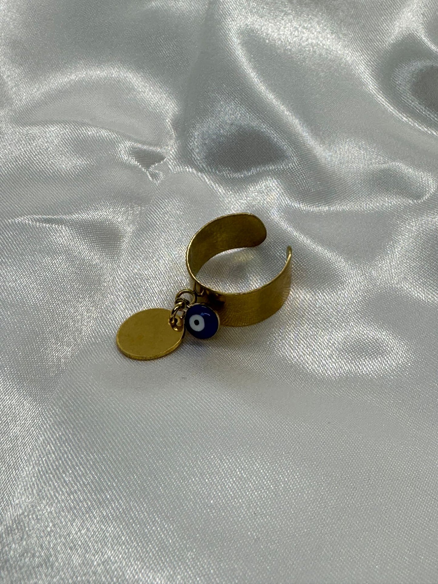 Bagues dorées ajustables avec pendentif rond et œil bleu porte bonheur.